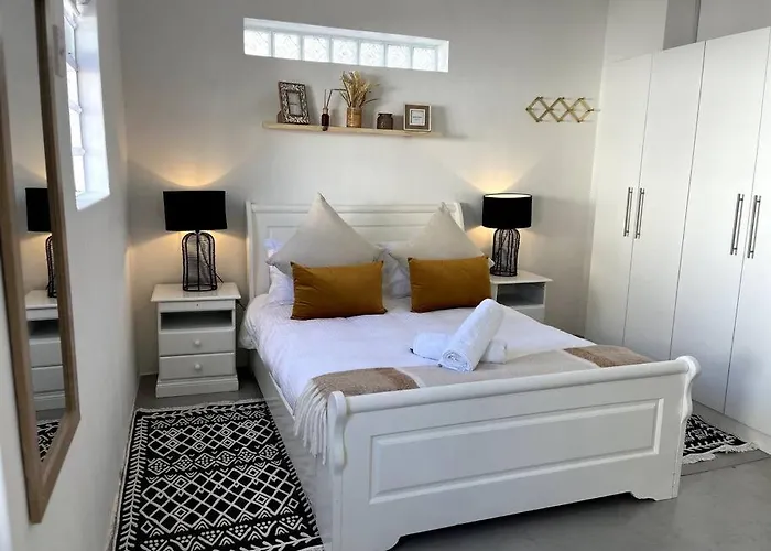 Cosy Harcourt Cottage
